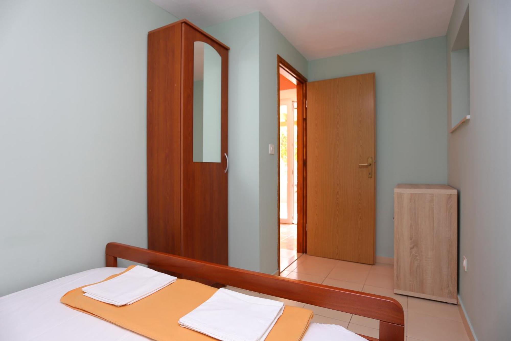 Apartments By The Sea Nemira, Omis - 17039 Tice Pokój zdjęcie